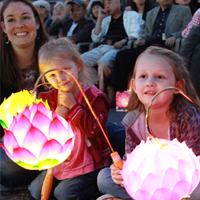 연등행렬 - 문수동자등/ 보현동자등/ 거리관람석 관람객들