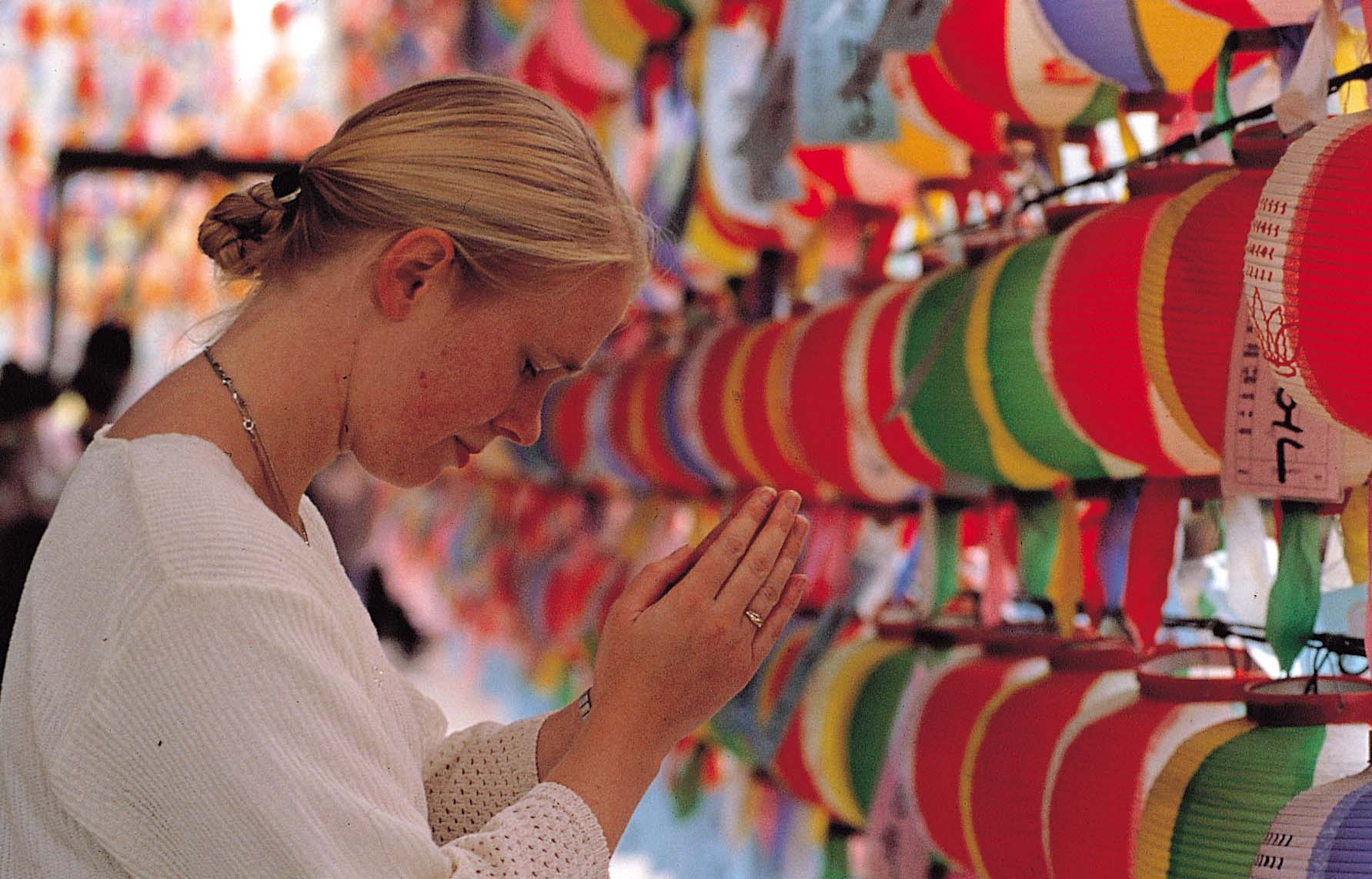 기도하는 외국인