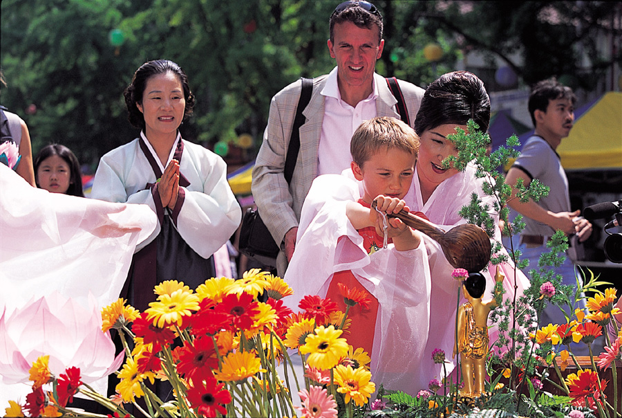 관불하는 외국소년