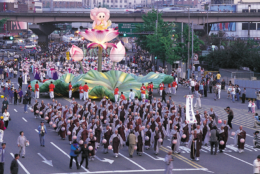 스님들의 제등행렬