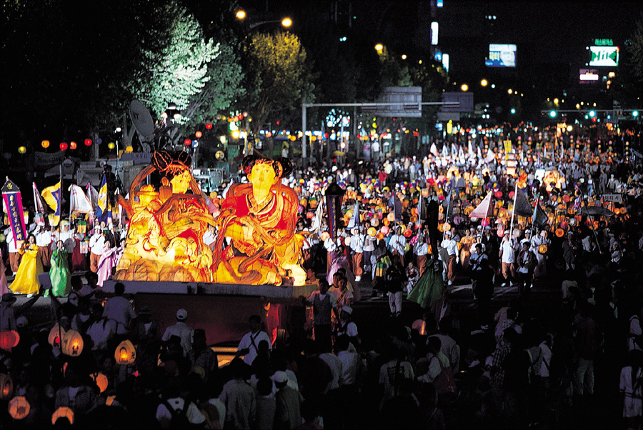 비천상과 제등행렬