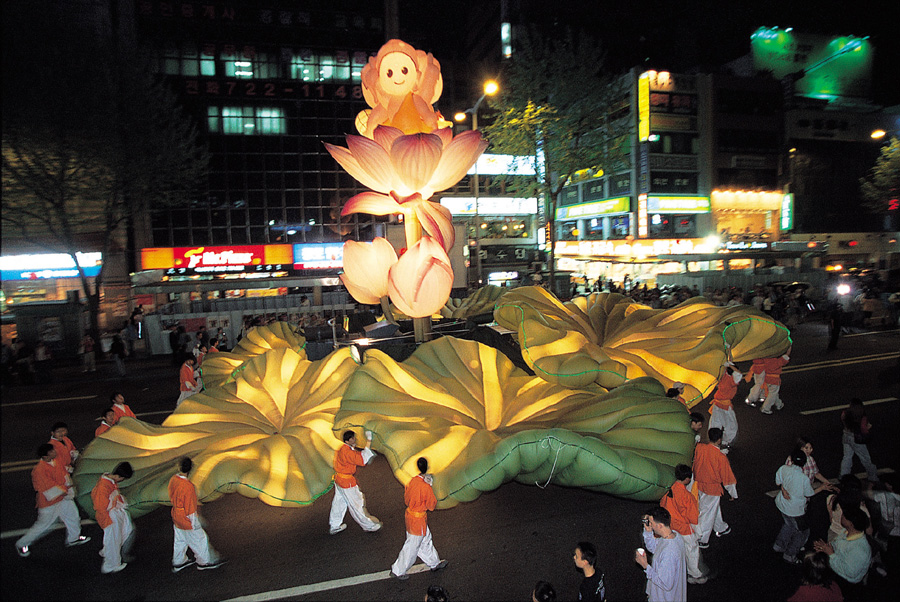 삼면불 제등행진