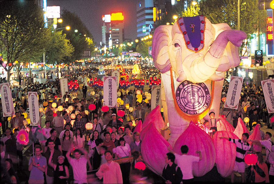 거리를 메운 등