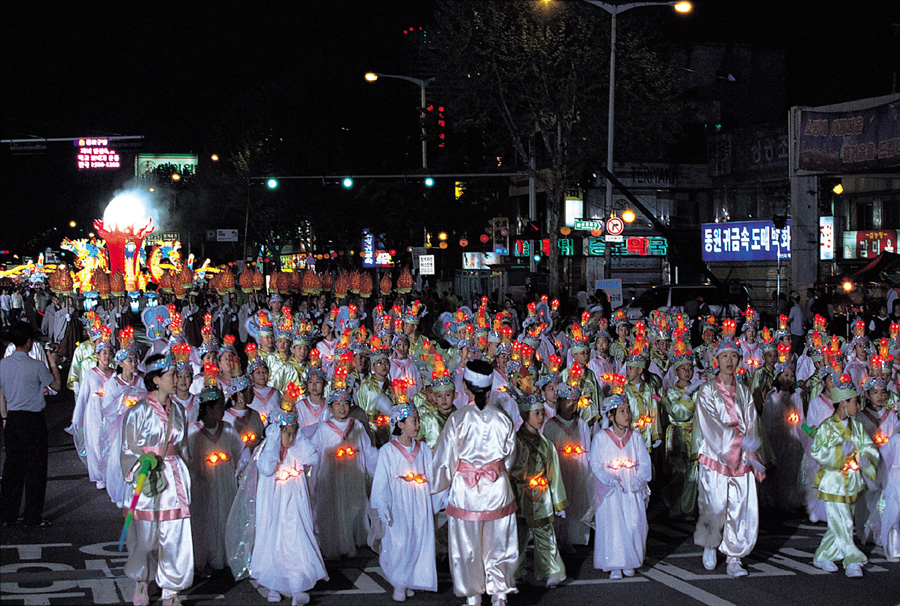 왕관등 어린이 행렬