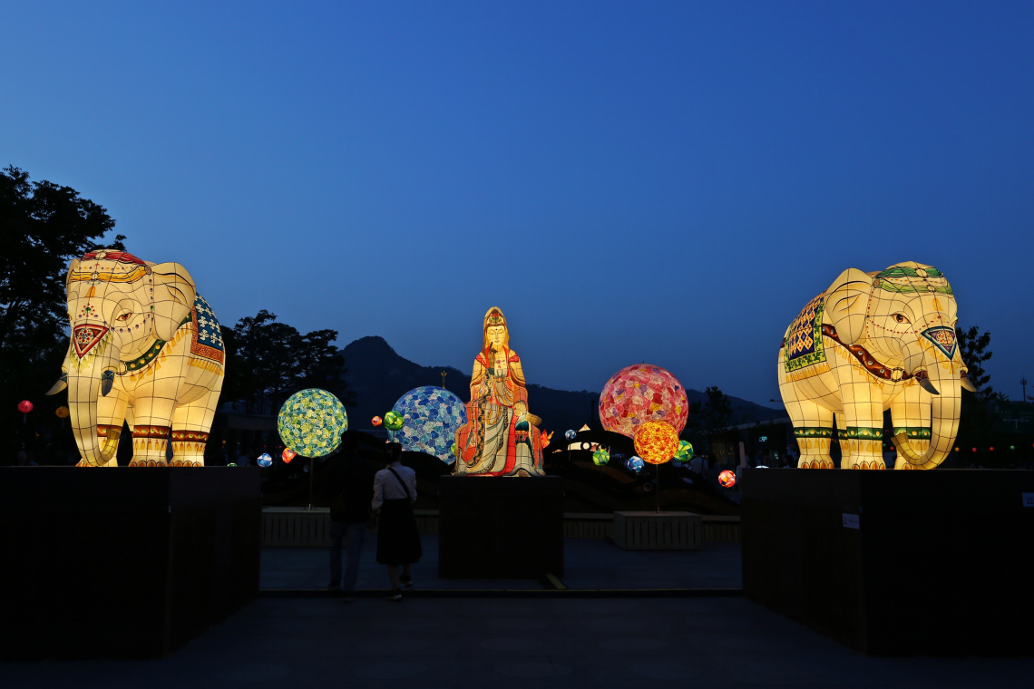 Exhibition of<br>Traditional Lanterns